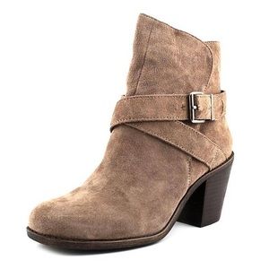 SALE💥BCBG Generation Arie block heel suede bootie
